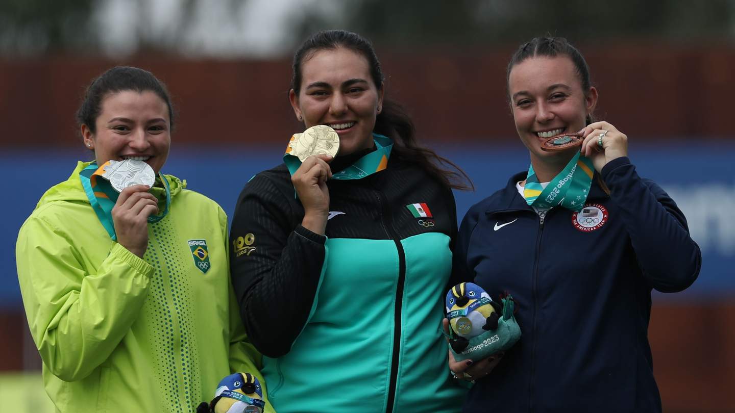 ALEJANDRA VALENCIA “FLECHA” ORO INDIVIDUAL   Y SE DESPIDE CON 3 MEDALLAS DE SANTIAGO 2023