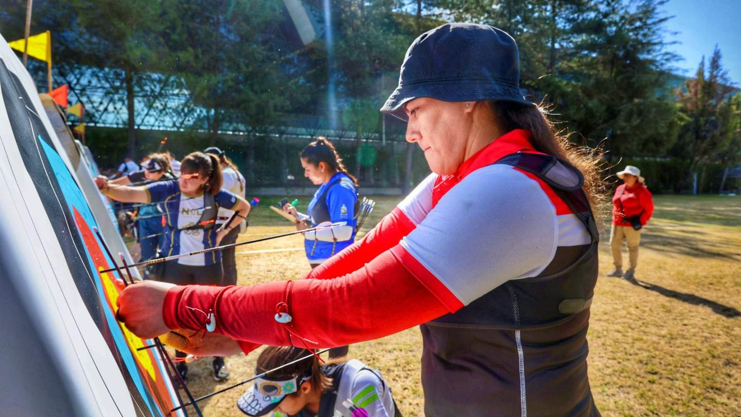 VA ALEJANDRA VALENCIA COMO   “PUNTA DE FLECHA” HACIA PARÍS