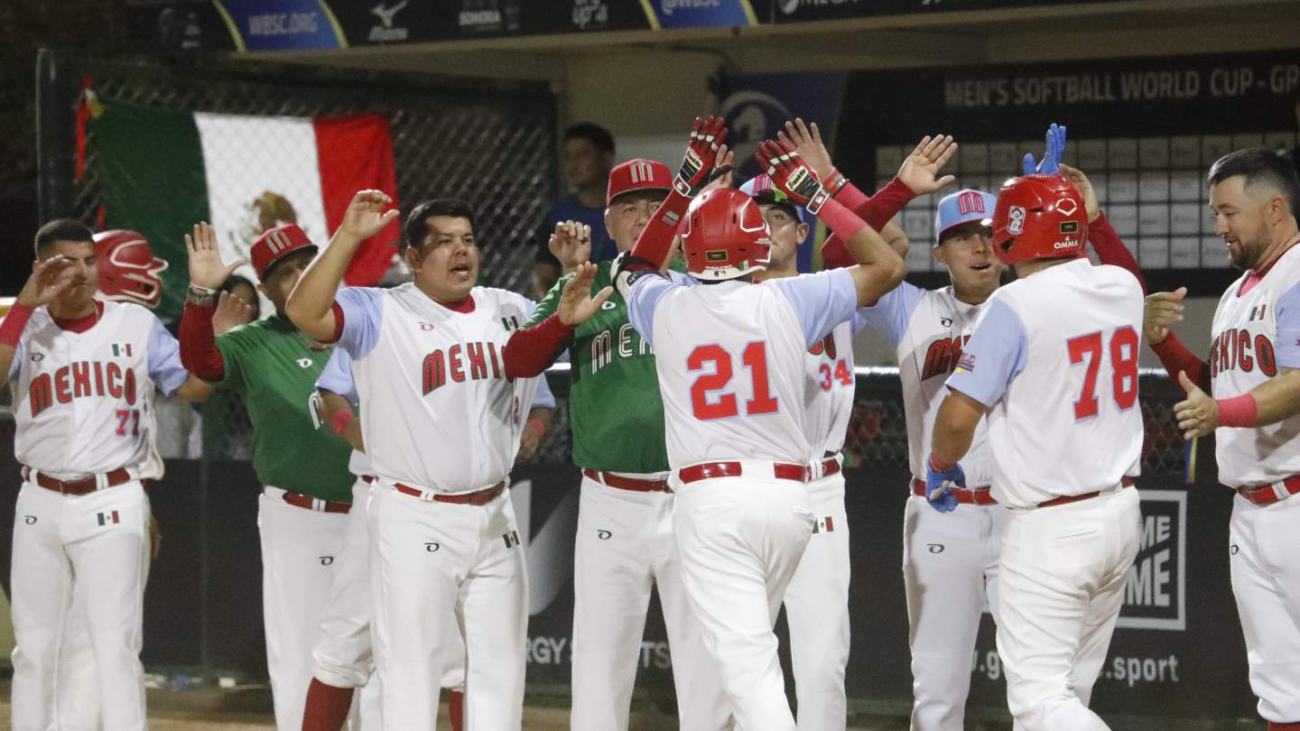 CON “TONO” SONORENSE MÉXICO   “CANTA” VICTORIA ANTE CHEQUIA