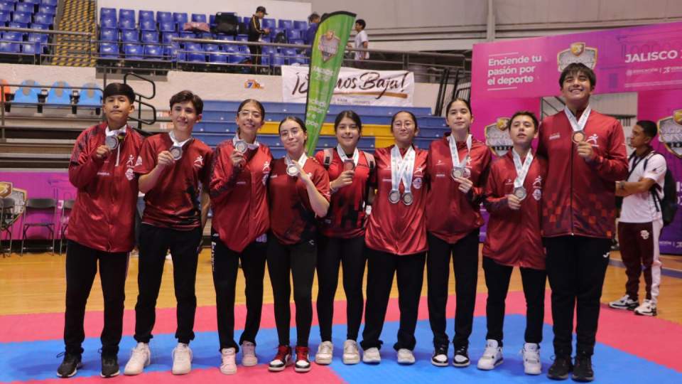 ABREN KARATECAS SONORENSES ETAPA   NACIONAL CON COSECHA DE 6 MEDALLAS