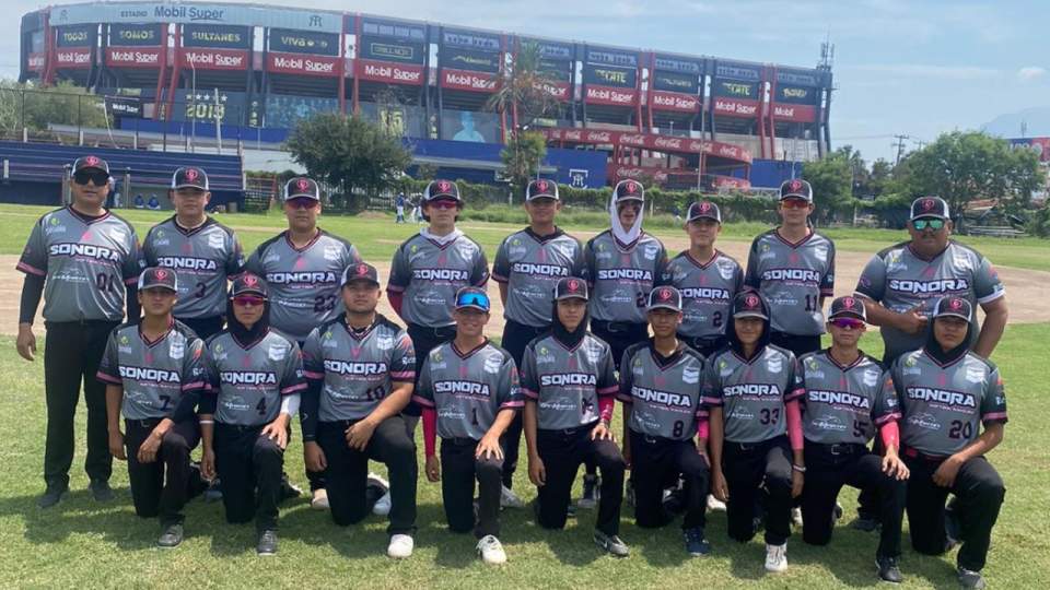 SACA SONORA VICTORIAS EN INICIO   DEL NACIONAL DE SOFTBOL JUVENIL