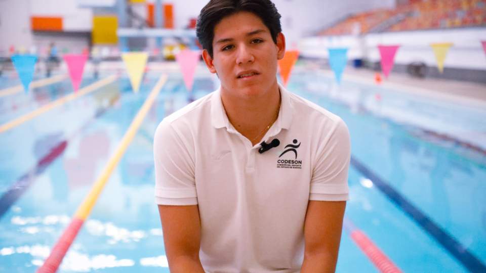 SU DEDICACIÓN EN LA NATACIÓN OTORGÓ A   ALFREDO VELÁZQUEZ SEGUNDO SITIO DEL PED