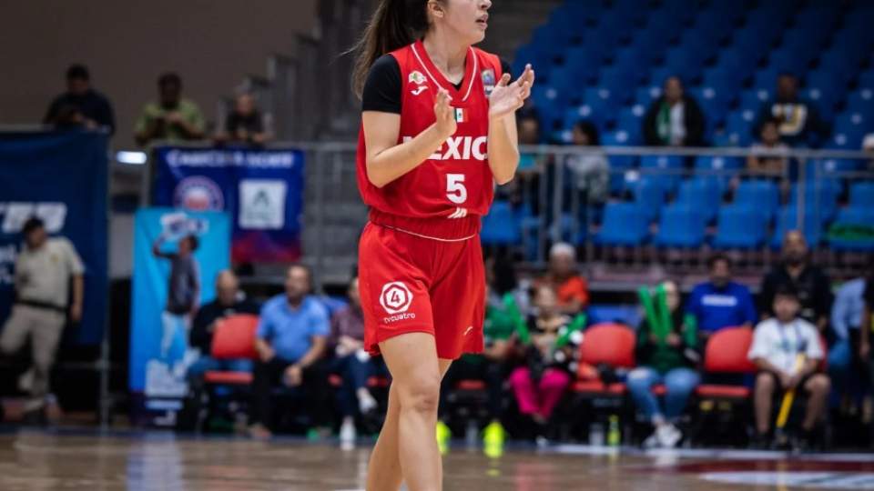 LUCE JUGADORA SONORENSE   EN EL CENTROBASQUET FEMENIL