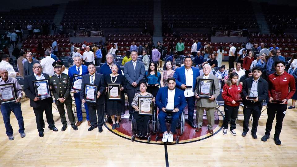 RECONOCEN A 15 FIGURAS DEL DEPORTE SONORENSE EN UNA EMOTIVA CEREMONIA 