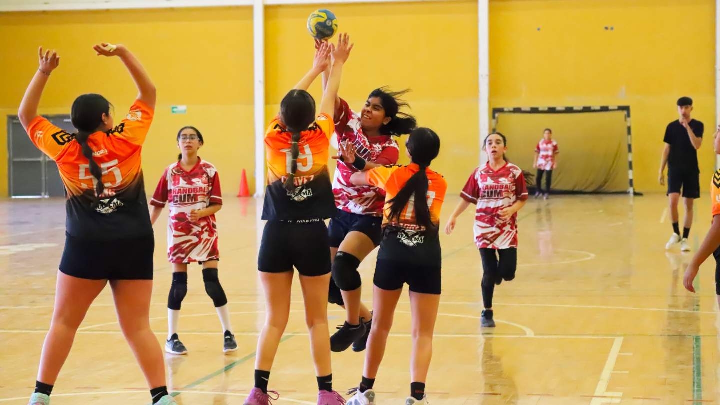 HANDBALL CERRARÁ CICLO  2024 CON UNA COPA NAVIDEÑA 