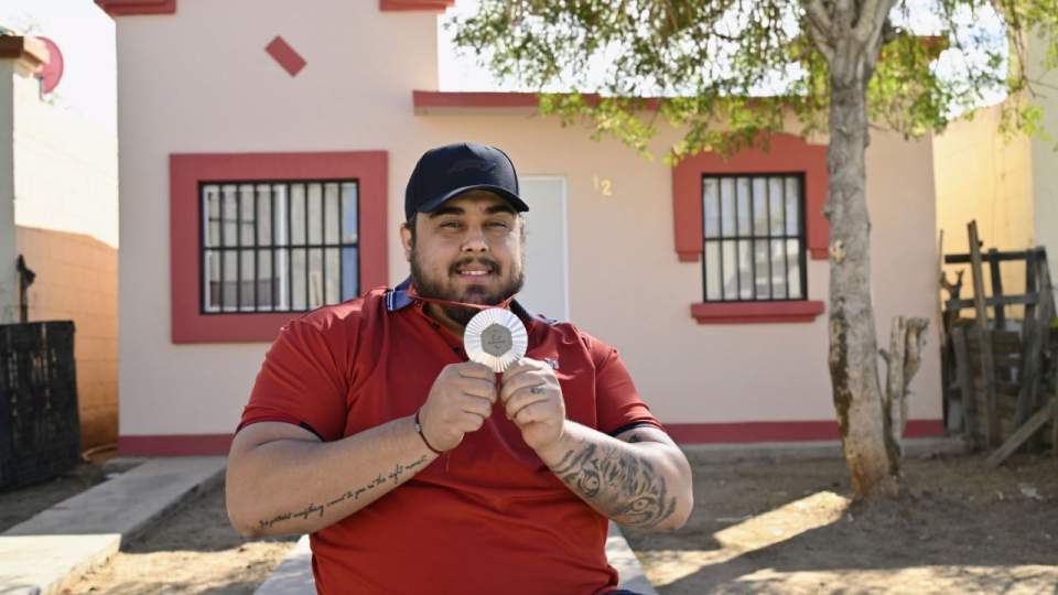 GOBERNADOR ENTREGA VIVIENDA ADAPTADA AL MEDALLISTA PARALÍMPICO ÉDGAR FUENTES