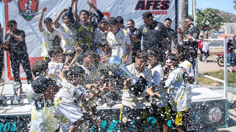 REPARTEN CORONAS EN CUATRO CATEGORÍAS EN ESTATAL DE FUTBOL 